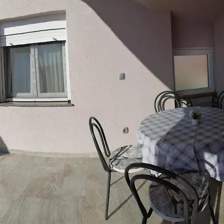 Apartman Kata Apartment *